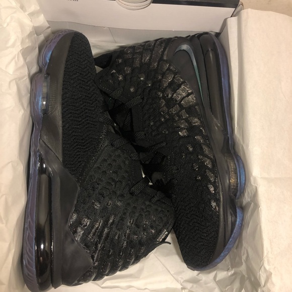 ⚠️SOLD⚠️ Nike LeBron 17 Global Currency Size 8 - Picture 3 of 9